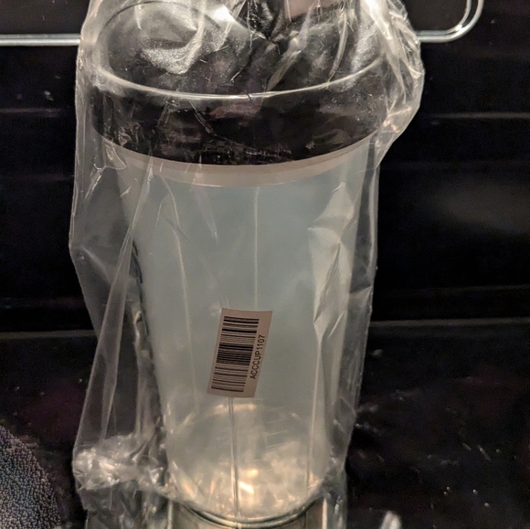 21 Day Fix Food Storage Containers with Labels and Shakeology Shaker Cup - Picture 7 of 7